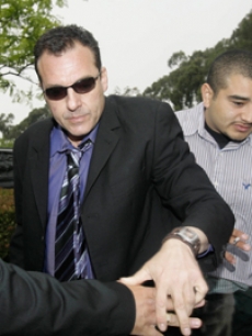 Troubled star Tom Sizemore surrenders to authorities in Los Angeles