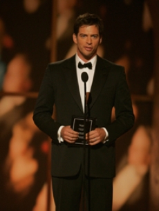 Harry Connick Jr. presents the award for Best Direction of a Musical 