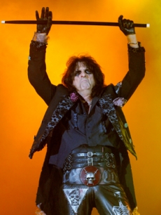 Rocker Alice Cooper makes a dramatic appearance in Switzerland
