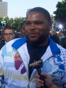 Anthony Anderson cracks a joke