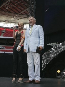 Actors Sienna Miller &  Dennis Hopper introduce Lily Allen