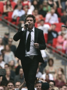 Simon Le Bon sings another hit