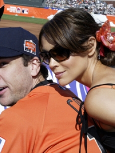 Alyssa Milano and Dane Cook played softball in San Francisco