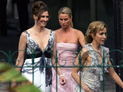 The 'Housewives' gathered for Eva's & Tony's wedding day!