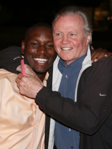 Tyrese Gibson & Jon Voight get chummy on the party red carpet