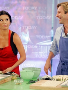 Zeta-Jones, Catherine - Aaron Eckhart TODAY SHOW 7 25 &rsquo;07 AP 1
