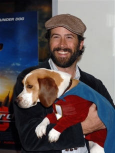 Leo got a lift from co-star Jason Lee