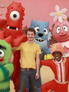 Elijah Wood visits the Nick Jr. set