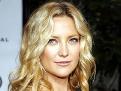 Kate Hudson shows blondes do have . . . 