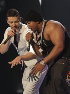 Timberlake and Timbaland join Furtado for a final performance