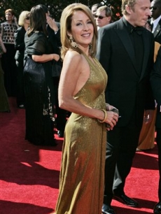 Patricia Heaton opted for a green shade