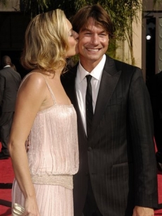 ...and offers a kiss for husband Jerry O'Connell