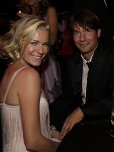 Rebecca Romijn & Jerry O'Connell hit the Governor's Ball