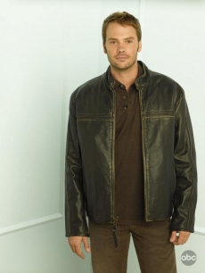 Barry Watson plays Samantha's boyfriend Todd