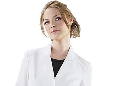 Katherine Heigl plays a doctor on TV & now she's designed scrubs!