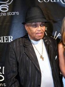 Joe Jackson poses for photographers