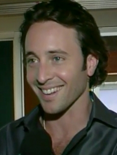 Alex Oloughlin, Moonlight, access blurb