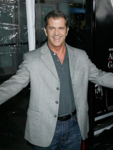 Mel Gibson stops by to support the Washington-Crowe film