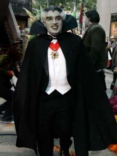 Weatherman Al Roker as The Munsters vampire Grandpa