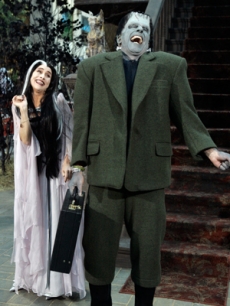 It's the Munsters! Meredith Vieira & Matt Lauer as Lily and Herman!