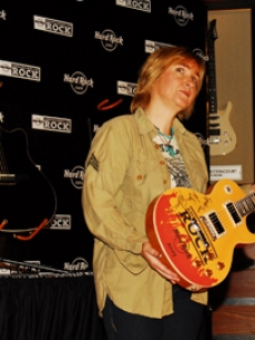 Melissa Etheridge at the Hard Rock Cafe in Hollywood, FL