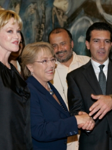 Antonio Banderas & wife Melanie Griffith meet with Chile's president