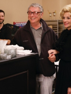 Director Mike Nichols and Julia Roberts on the set