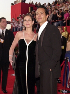 Roberts, Julia - Benjamin Bratt OSCARS 3 25 &rsquo;01 AP