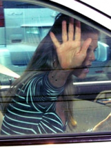 Christie Brinkley in car 08 08 06