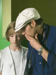 Saoirse Ronan and director Joe Wright on the set