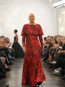 Robin Roberts walks the runway at a Isaac Mizrahi show after recently completing chemotherapy