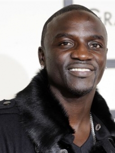 Akon arrives at the 50th Annual Grammy Awards 