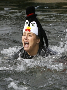 Meredith Vieira takes the Penguin Plunge in Vermont to benefit Special Olympics 