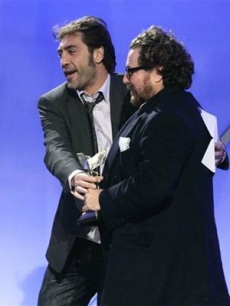 Javier Bardem & Julian Schnabel on stage at the 2008 Independent Spirit Awards