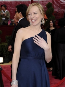 Amy Ryan smiles on the Oscar 2008 red carpet