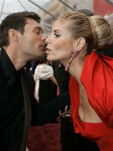 Ryan Seacrest gets up close and personal with Heidi Klum on the Oscar red carpet