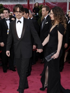 Oscar nominee Johnny Depp and partner Vanessa Paradis light up the red carpet 