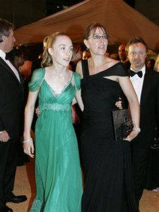 Saoirse Ronan and her, Monica, arrive at the Governors Ball