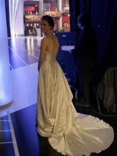 Keri Russell prepares to take the Oscar stage