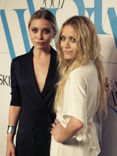 Twins Mary-Kate & Ashley Olsen  at the CFDAs in New York, June 4, 2007