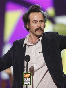 Jason Lee wins for favorite movie for 'Alvin and the Chipmunks'