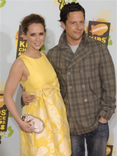 Jennifer Love Hewitt and Ross McCall at the Kids' Choice Awards