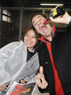 Helio Castroneves with a fan at the Bridgestone Indy Japan 300 