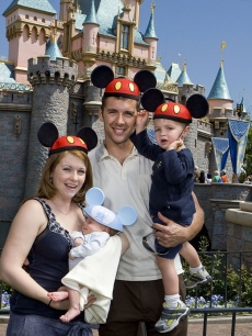 Melissa Joan Hart celebrates her 32nd birthday at Disneyland 