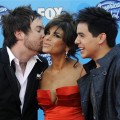 Paula Abdul gets a kiss from Cook on the ‘Idol’ red carpet 