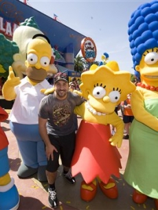 Joey Fatone hangs with ‘The Simpsons’ at Universal Orlando 