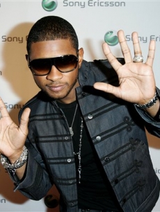 Usher hangs out backstage at the O2 Arena, London, May 22, 2008 