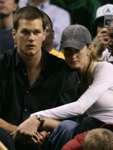 Tom Brady and Gisele cuddle at the Celtics-Pistons game 