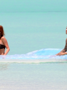 Ashlee Simpson & Pete Wentz on their honeymoon in Mexico