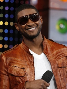 Usher smiles during an appearance on ‘TRL,’ May 27, 2008 